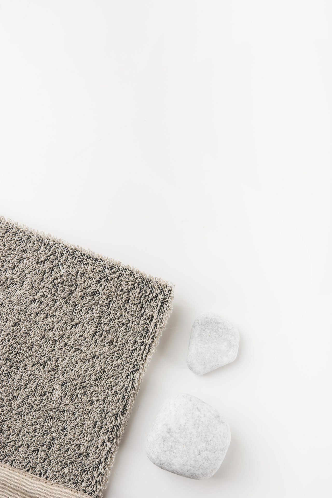 Mengenal Bahan Semi Wool: Karakteristik, Kelebihan Dan 4 Contoh Produknya - Karpet Semi Wool