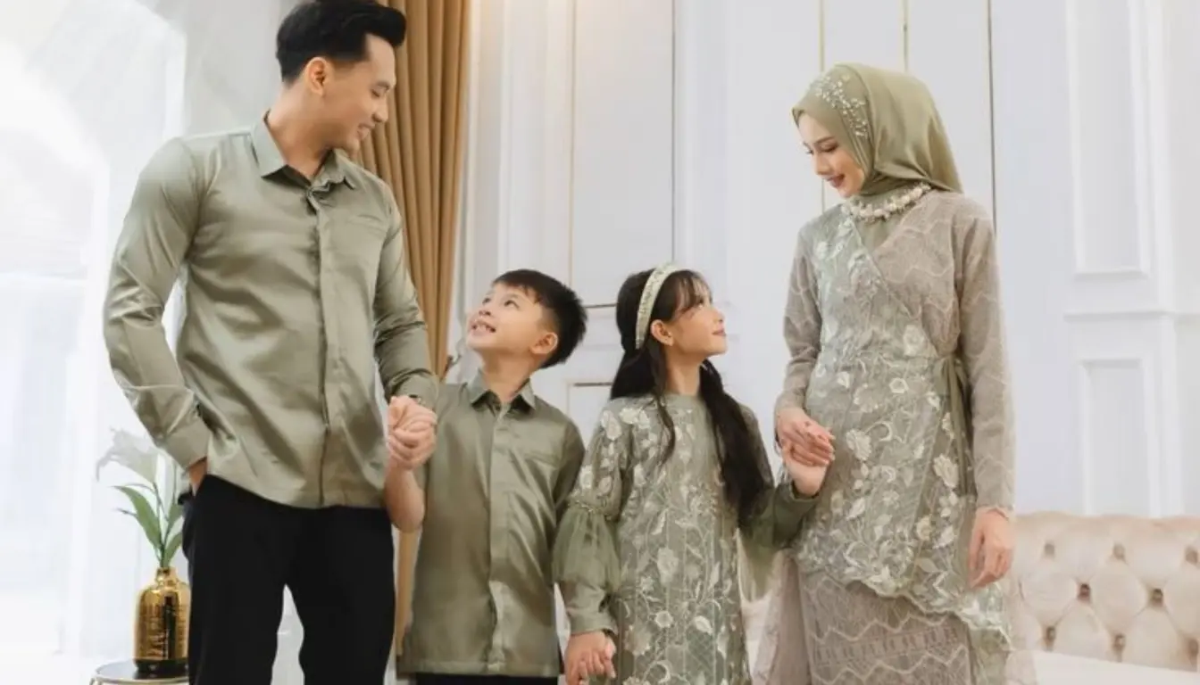 Ilustrasi OOTD Kondangan Kekinian bareng Keluarga Ilustrasi OOTD Kondangan Kekinian bareng Keluarga