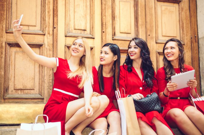 Tips Memilih Model Baju Natal Wanita Terbaru