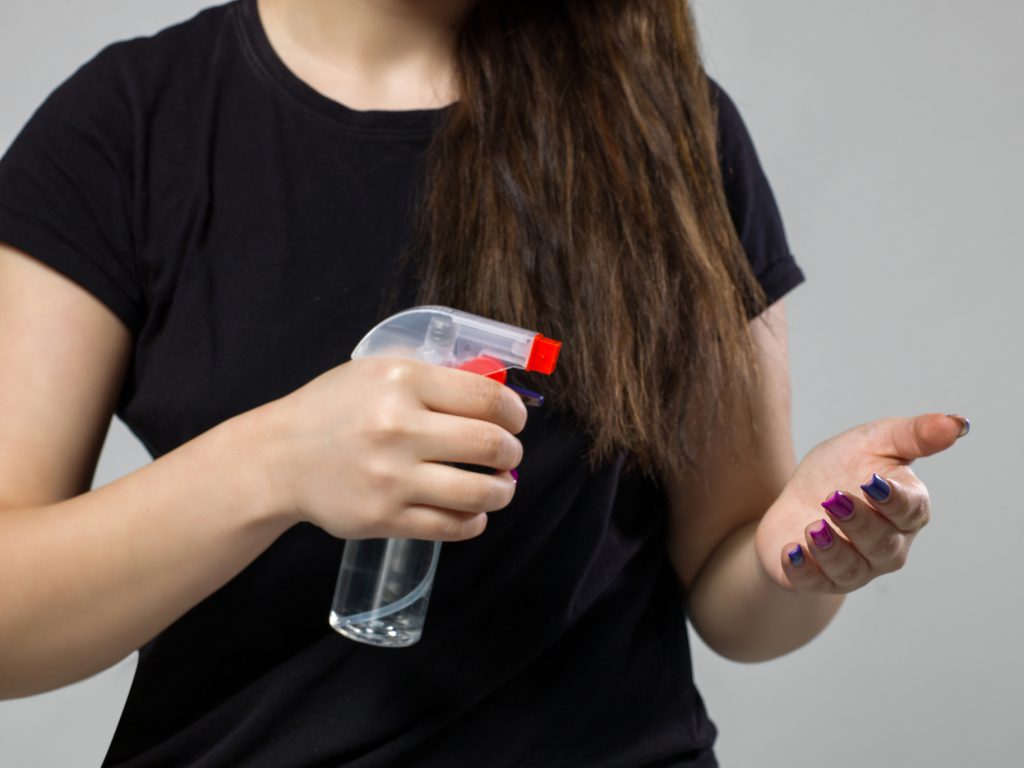 Cara Menghilangkan Noda Tinta Di Baju Menggunakan Hairspray