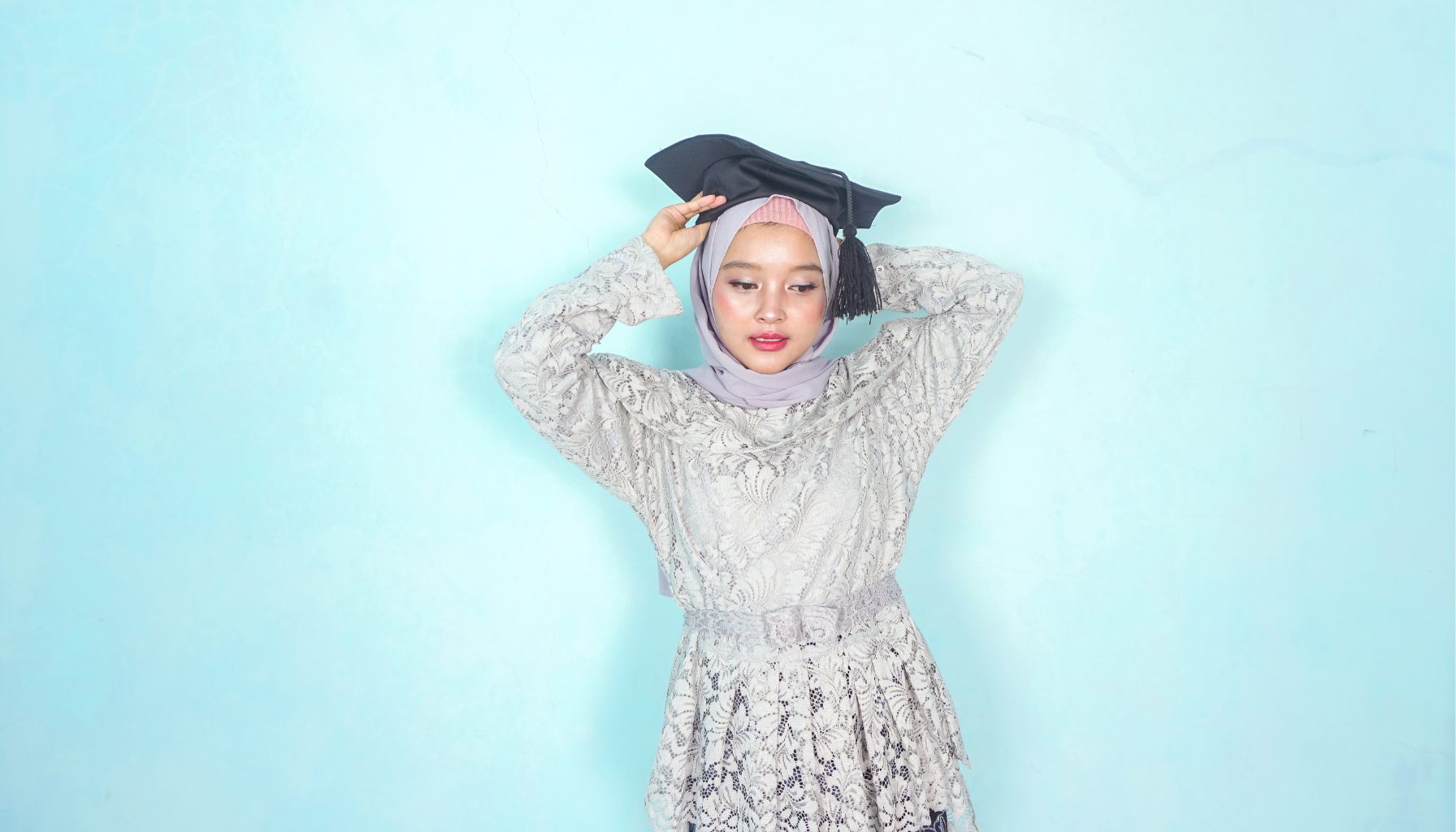 Contoh Kebaya Modern dengan Model Peplum