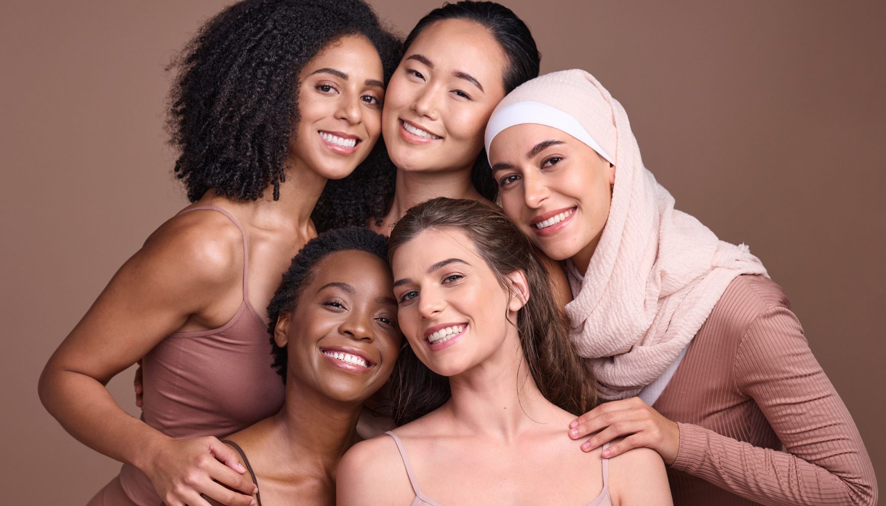 Pilihan Warna Pakaian yang Membuat Skin Tone Terlihat Cerah