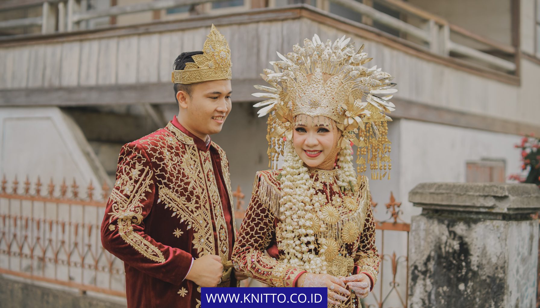 Anak Daro dan Marapulai | Pengantin Pria Mengenakan Baju Roki dan Kelengkapannya, Serta Saluak Batimbo