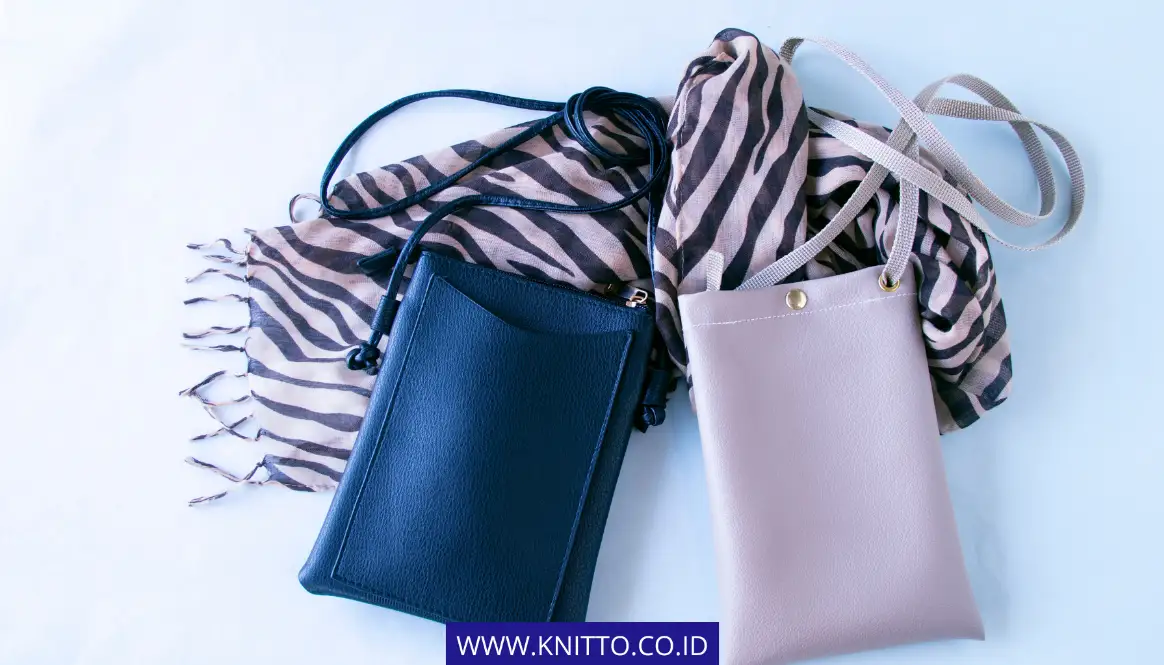 Contoh Model Pouch Bag dengan Tali, dengan Warna Navy dan Abu-Abu