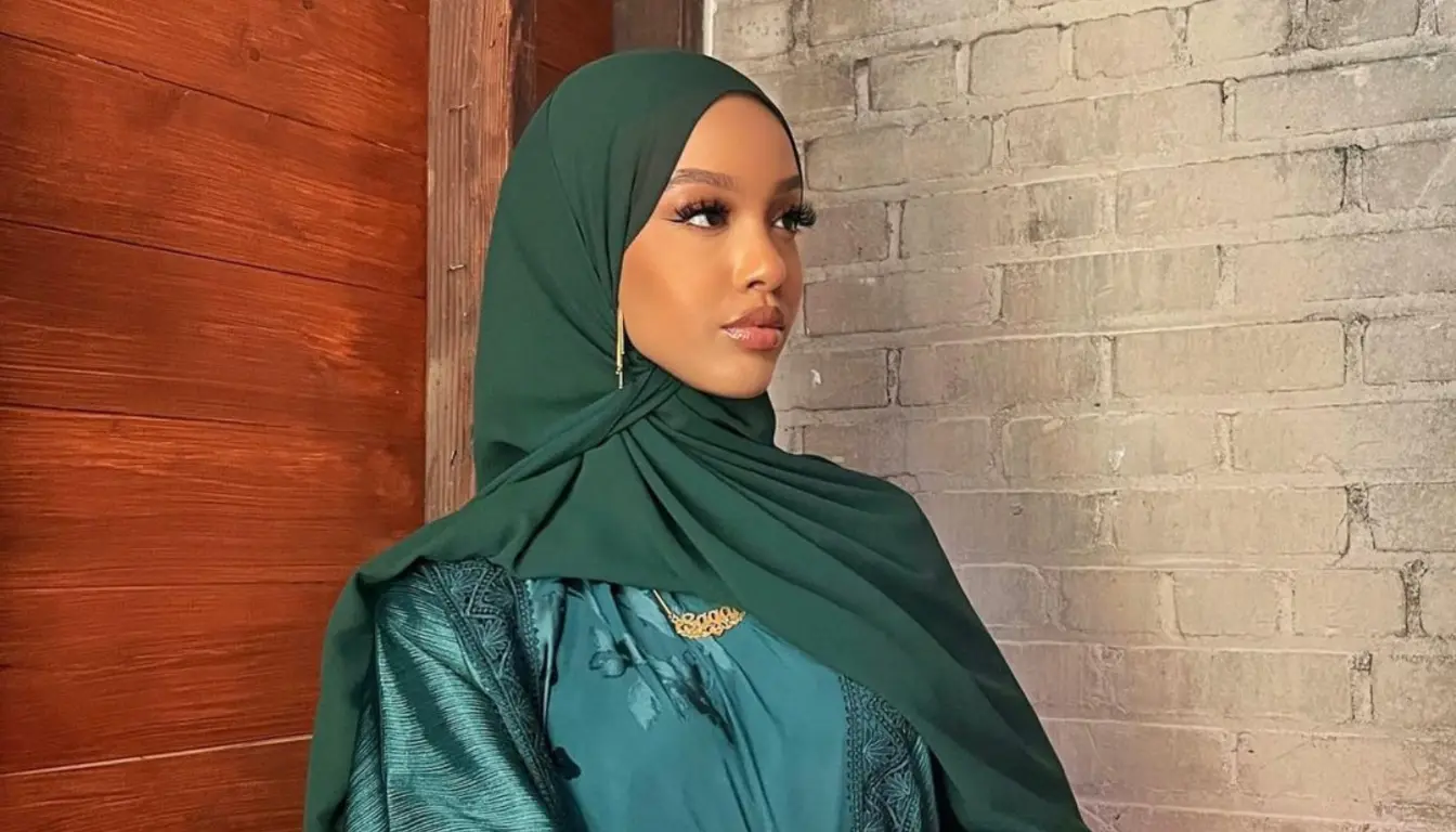 Kerudung Warna Emerald Green untuk Kulit Sawo Matang