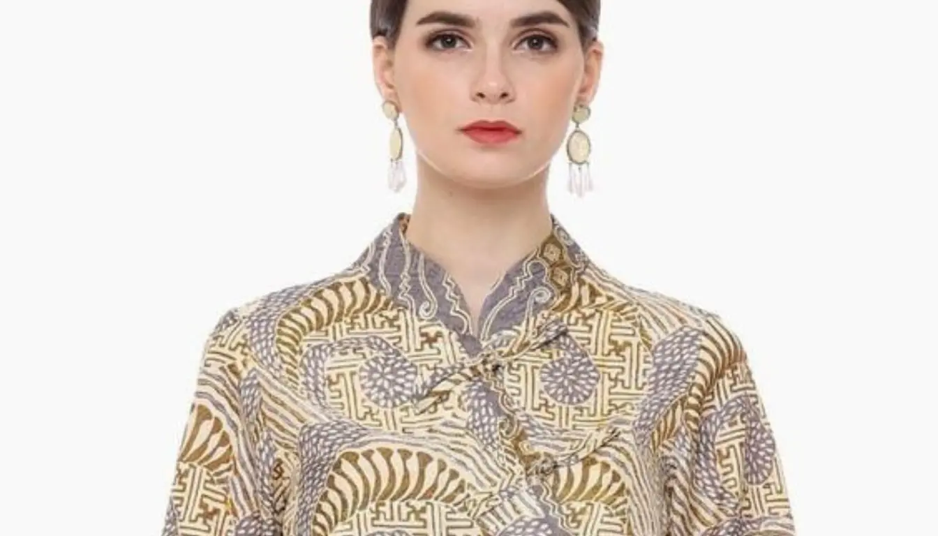 Model Baju Batik Wanita Kerah Tinggi