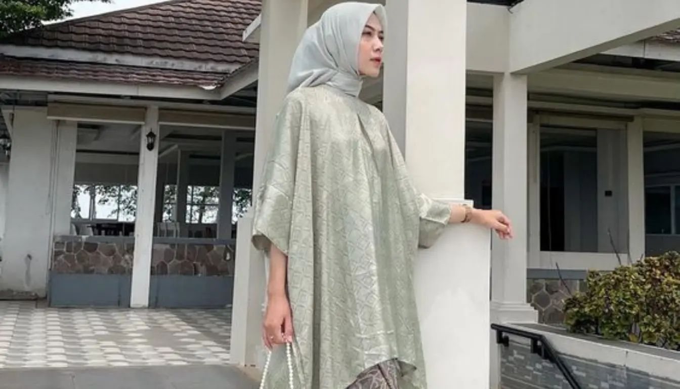 Model Baju Batik Wanita Tunik Asimetris