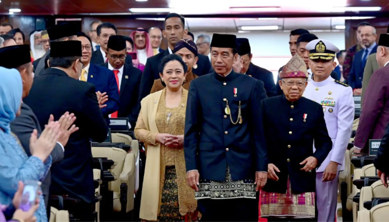 Potret Bapak Joko Widodo saat Mengenakan Baju Adat Betawi