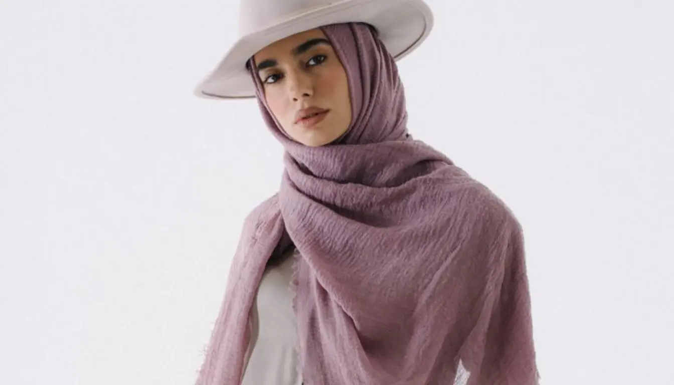 Baju Abu-abu Cocok dengan Jilbab Warna Apa Ungu