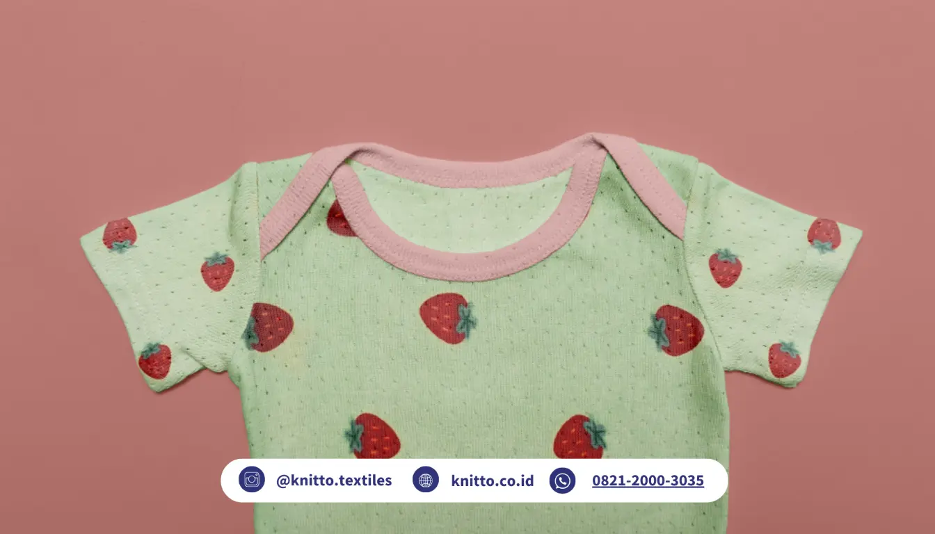 Contoh Motif Strawberry dengan Warna Lime Green di Jumper Bayi