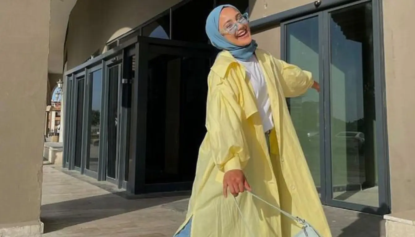 Baju Kuning Cocok dengan Jilbab Warna Apa - Biru