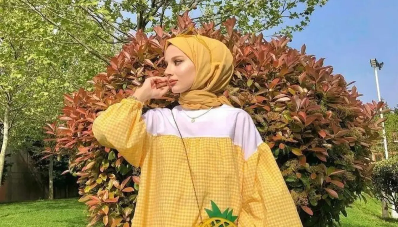 Baju Kuning Cocok dengan Jilbab Warna Apa - Kuning