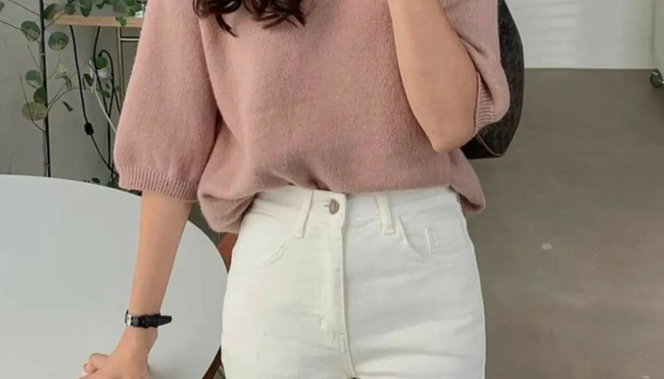 Celana Putih Cocok dengan Baju Warna Apa ya? Coba Baju Dusty Pink!