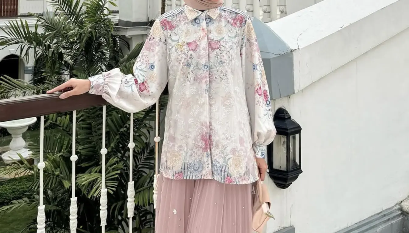 Ilustrasi Kemeja Tunik Motif Floral Detail Puff Sleeves