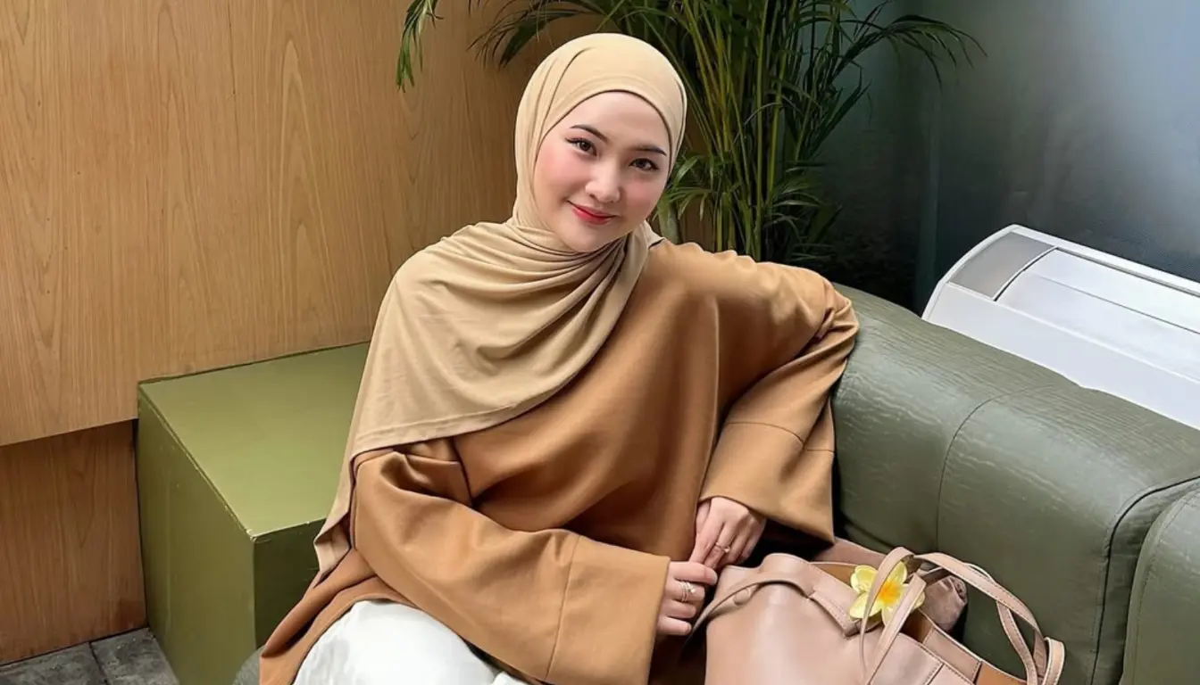 Baju Coklat Cocok dengan Jilbab Warna Apa? | Kombinasi Baju Coklat dengan Jilbab Taupe