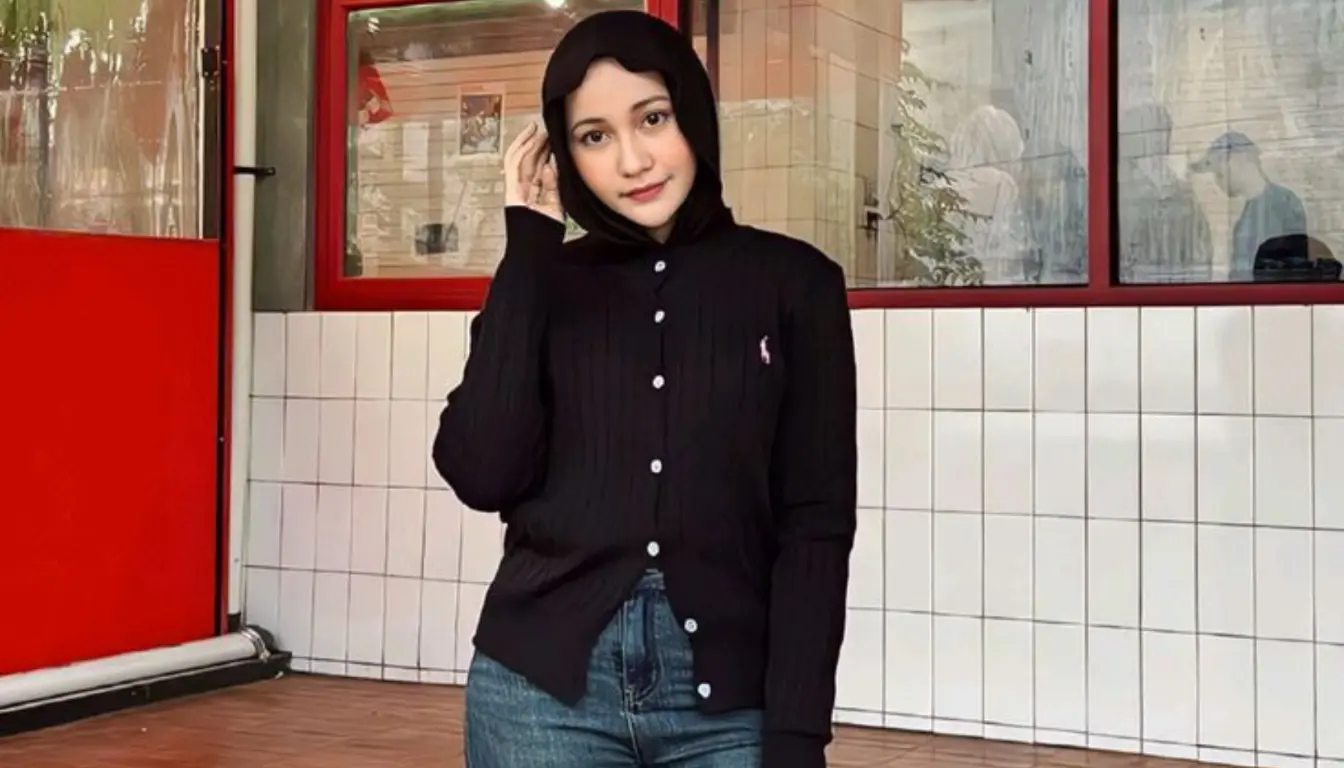 OOTD Celana Jeans dengan Kardigan