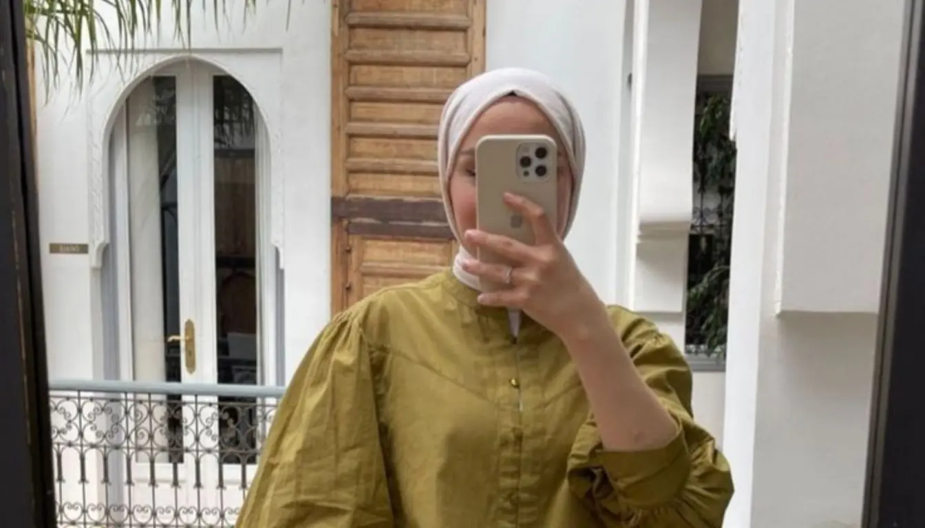 Baju Hijau Cocok dengan Jilbab Warna Apa - Beige