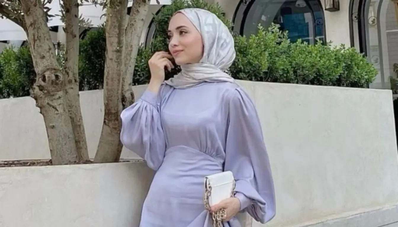 Baju Ungu Cocok dengan Jilbab Warna Apa? Coba Jilbab Silver (Sumber: Pinterest)