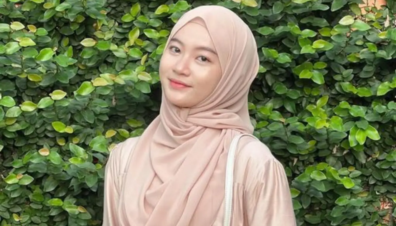 Ilustrasi Mengenakan Pashmina Simple