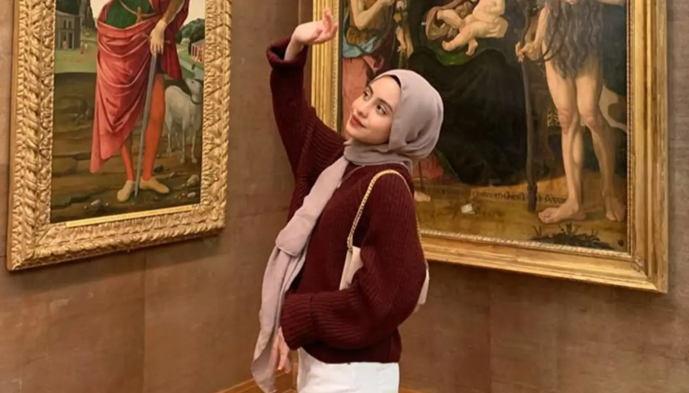 Baju Burgundy Cocok dengan Jilbab Warna Apa? Coba Warna Mauve!