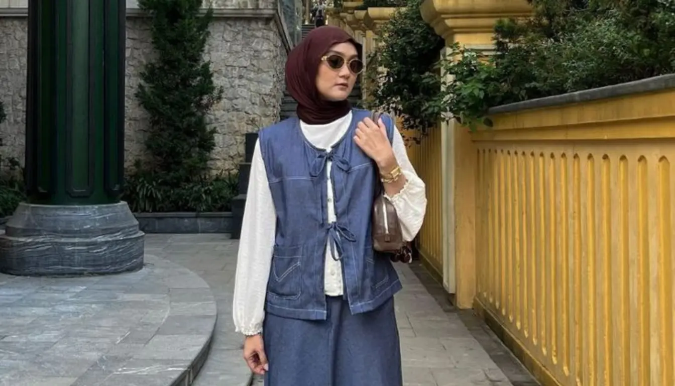 Baju Denim Cocok dengan Jilbab Warna Apa? Coba Jilbab Mocha!