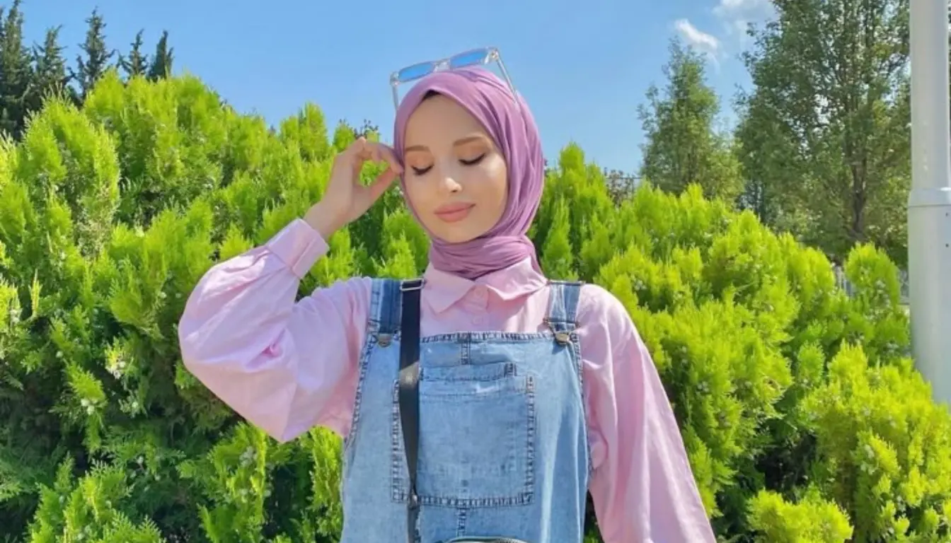 Baju Denim Cocok dengan Jilbab Warna Apa? Coba Warna Lilac!