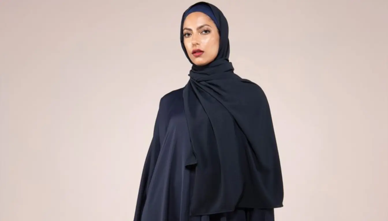 Gamis Navy Cocok dengan Jilbab Warna Apa? Coba Warna Hitam!