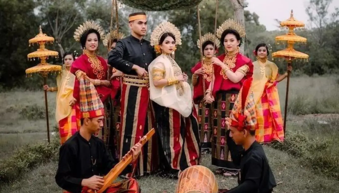 Baju Adat Sulawesi Selatan Dikenakan Saat Pernikahan Baju Adat Sulawesi Selatan Dikenakan Saat Pernikahan