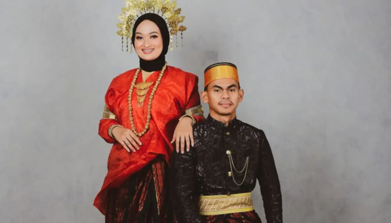 Baju Bodo Warna Merah Untuk Wanita yang Menikah Baju Bodo Warna Merah Untuk Wanita yang Menikah