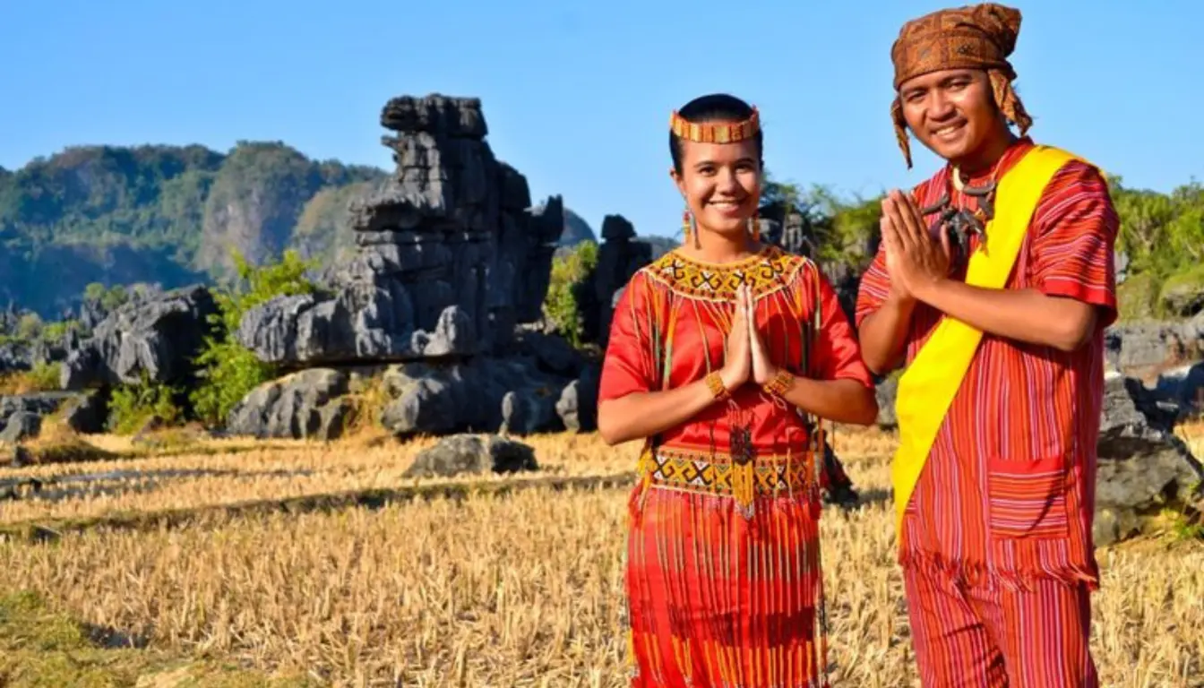 Baju Seppa Tallung dari Suku Toraja Baju Seppa Tallung dari Suku Toraja