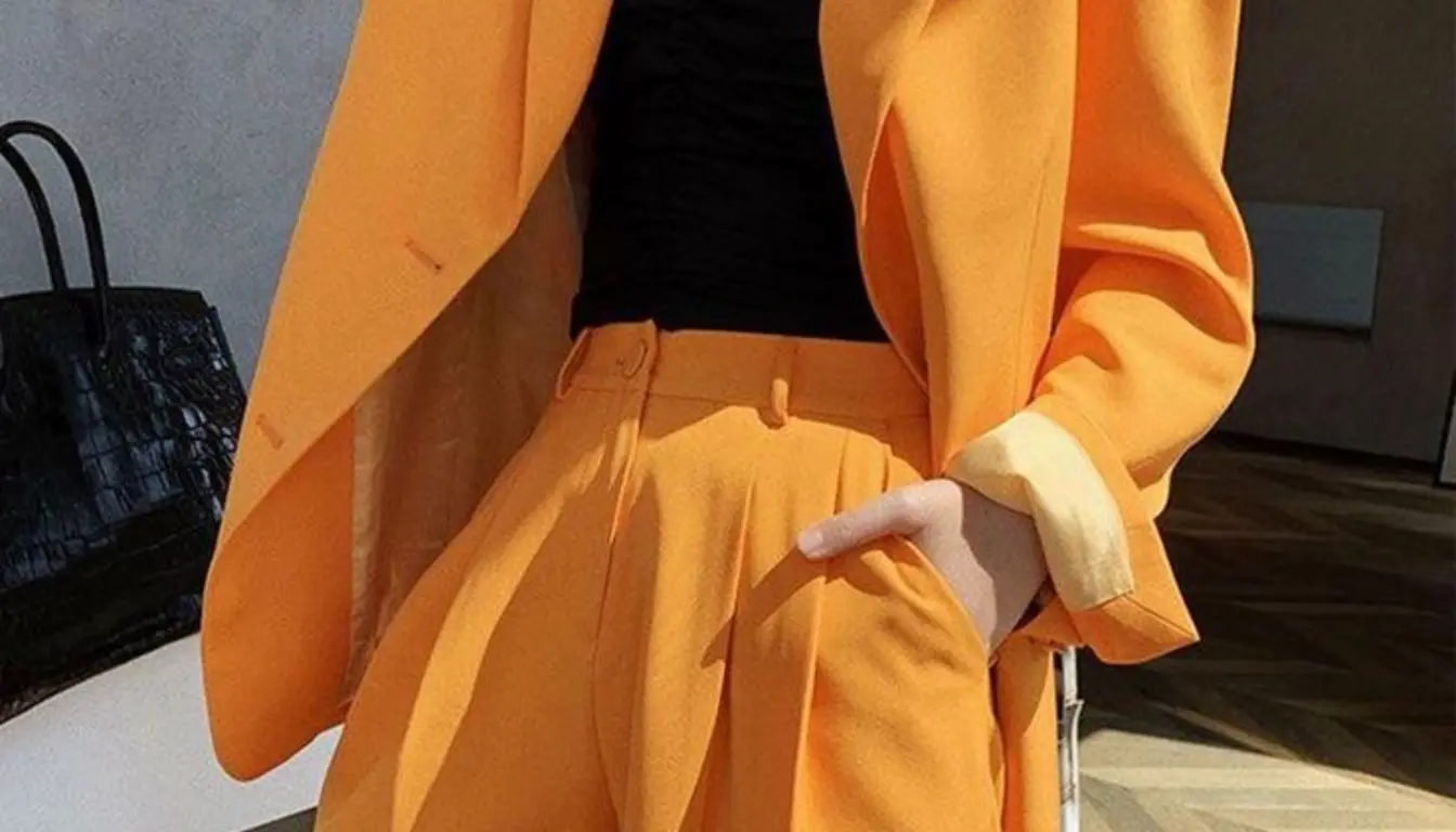 Kombinasi Apricot dengan Hitam Kombinasi Apricot dengan Hitam