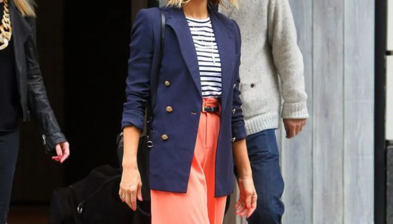Kombinasi Apricot dengan Navy Kombinasi Apricot dengan Navy