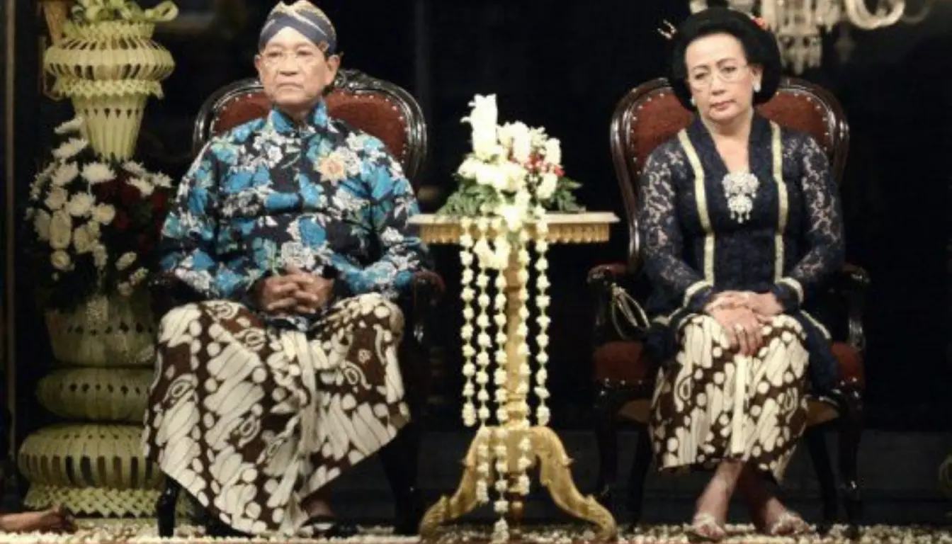 Sri Sultan Hamengku Buwono X dan Ratu Hemas Memakai Batik Parang Sri Sultan Hamengku Buwono X dan Ratu Hemas Memakai Batik Parang